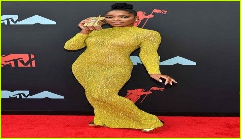 VMAs 2019: Best Celebrity Red Carpet Fashion, Dresses
